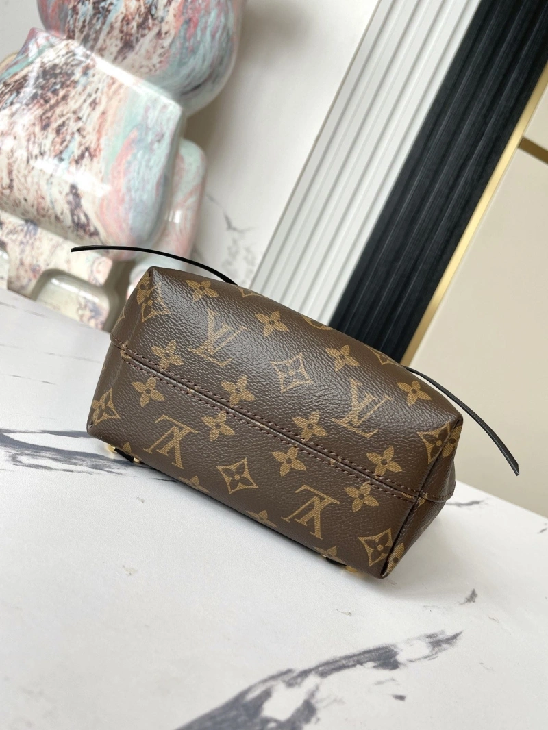 LV Backpacks 4233G-0789