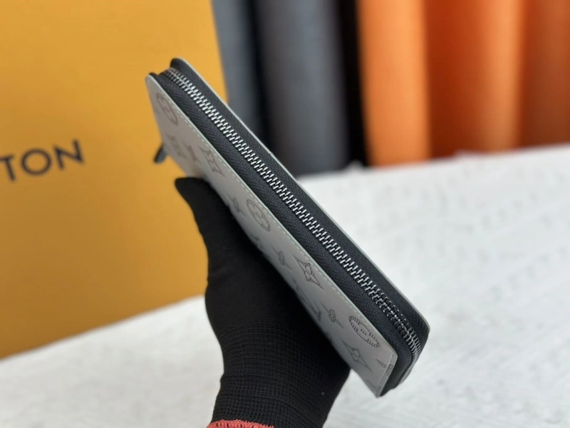 LV Wallets 4233H-0345