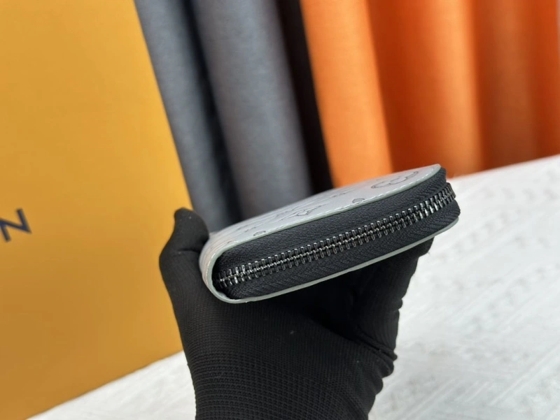 LV Wallets 4233H-0345