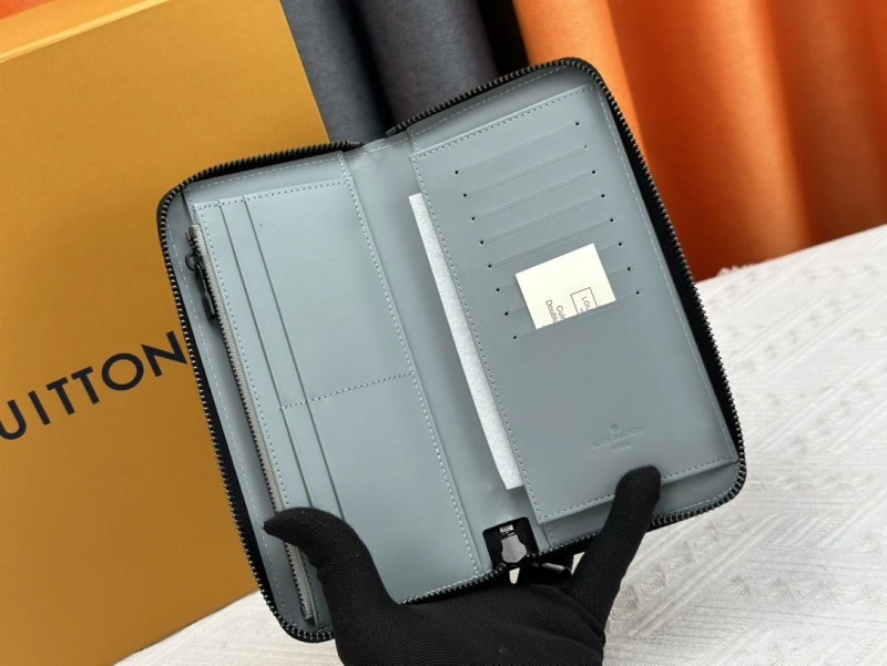 LV Wallets 4233H-0345