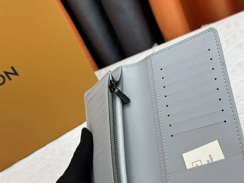 LV Wallets 4233H-0346