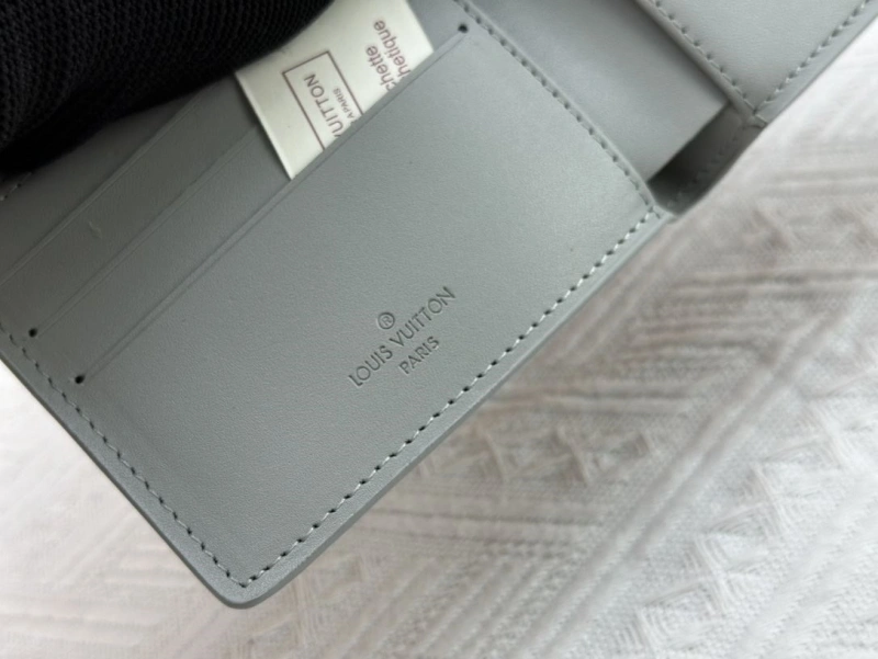 LV Wallets 4233H-0347