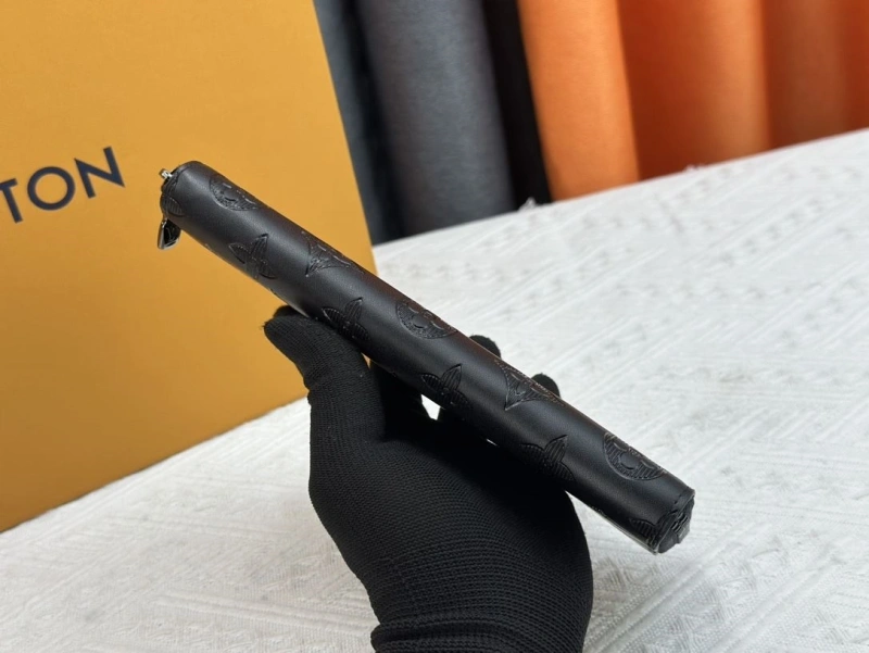 LV Wallets 4233H-0349