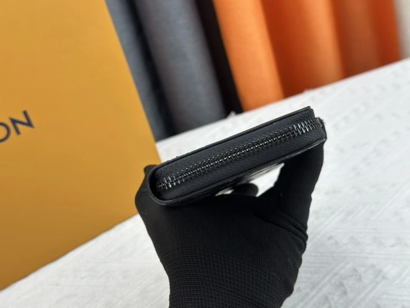 LV Wallets 4233H-0349