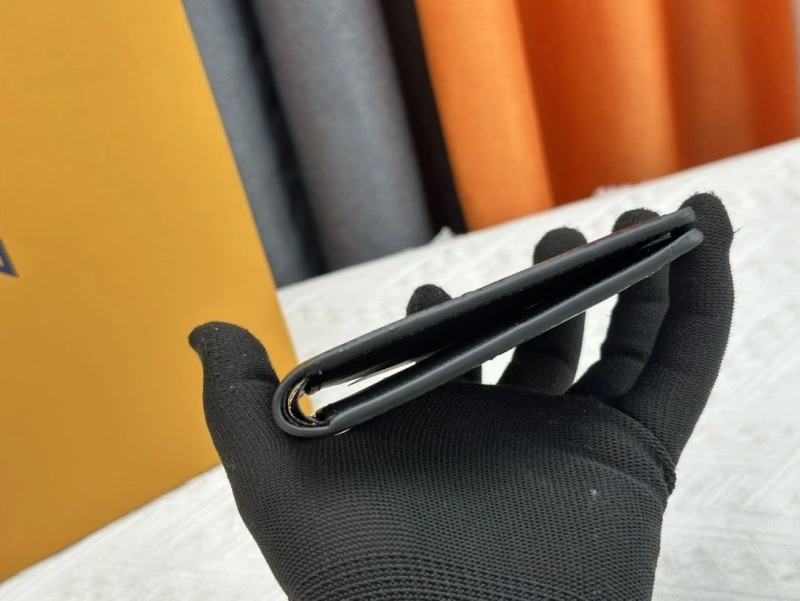 LV Wallets 4233H-0351