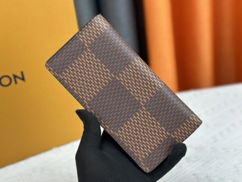 LV Wallets 4233H-0353
