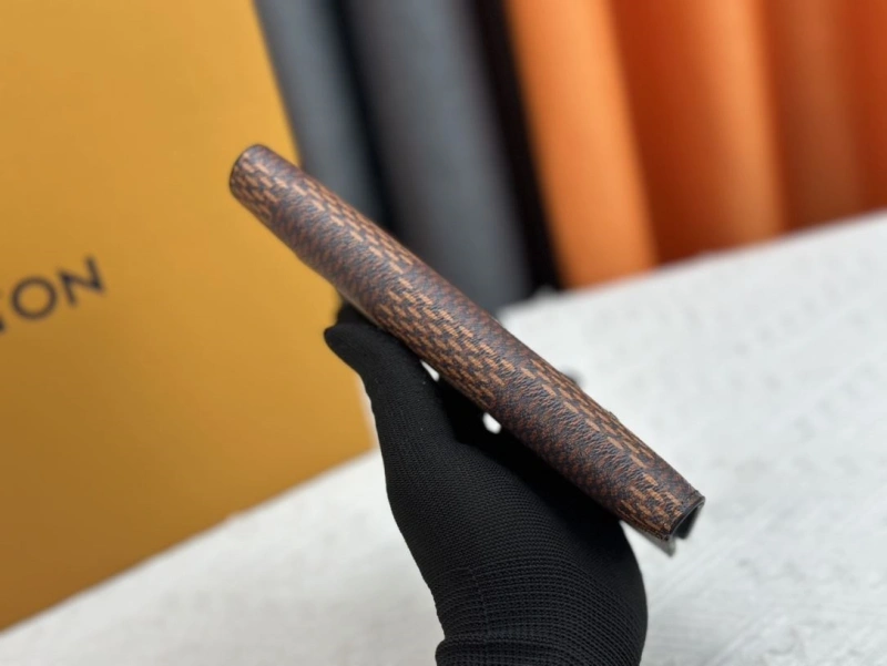 LV Wallets 4233H-0353