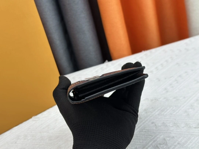 LV Wallets 4233H-0353