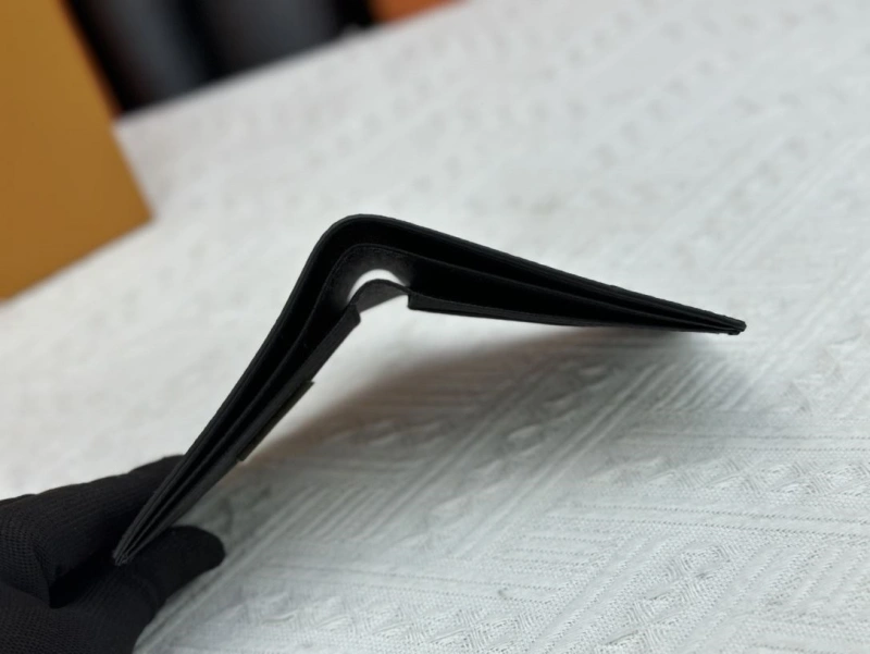 LV Wallets 4233H-0354