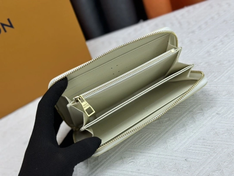 LV Wallets 4233H-0357