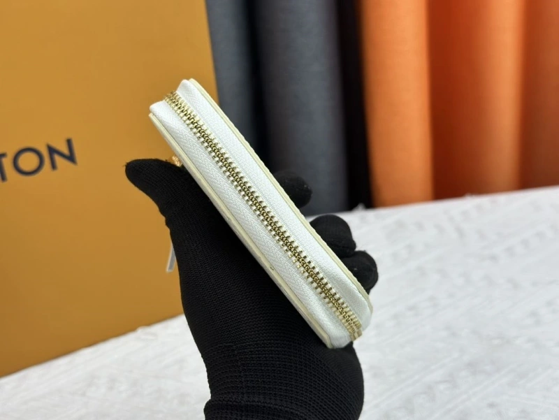 LV Wallets 4233H-0358