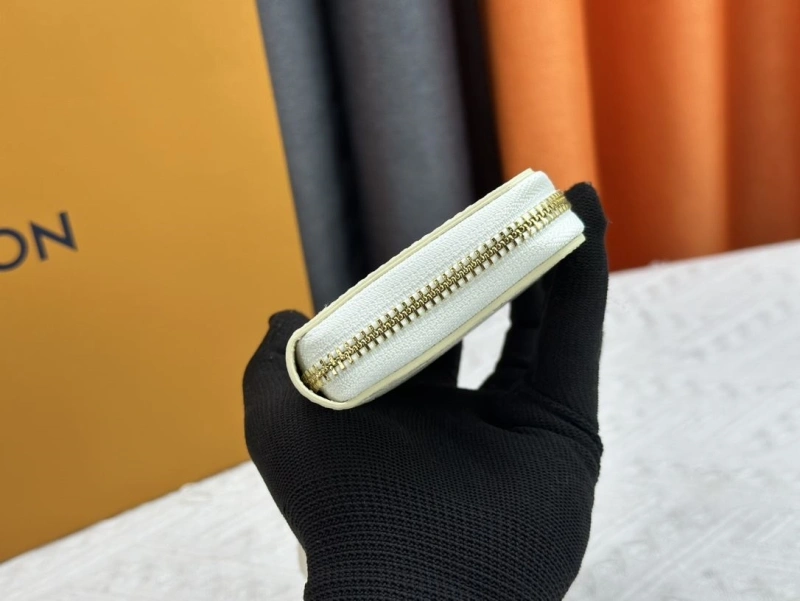 LV Wallets 4233H-0358