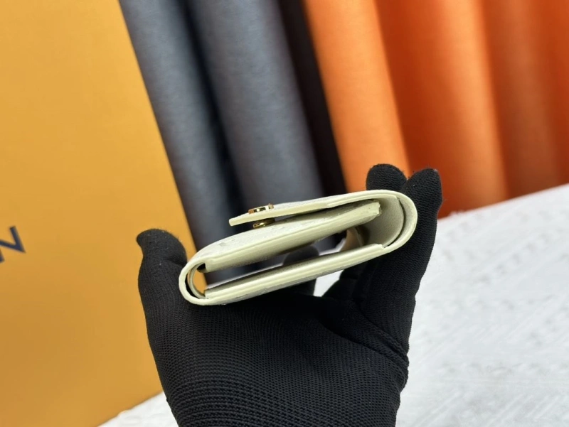 LV Wallets 4233H-0359