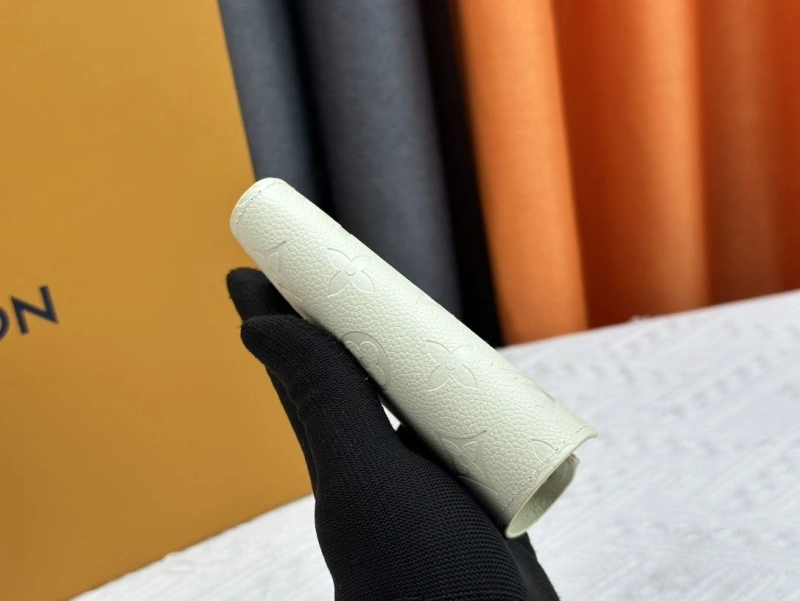 LV Wallets 4233H-0359