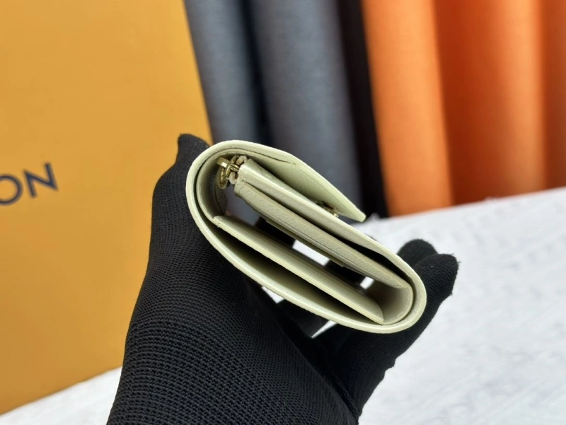 LV Wallets 4233H-0359