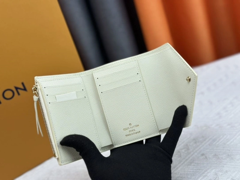 LV Wallets 4233H-0359