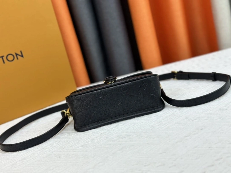 LV Satchel bags 4233H-0370