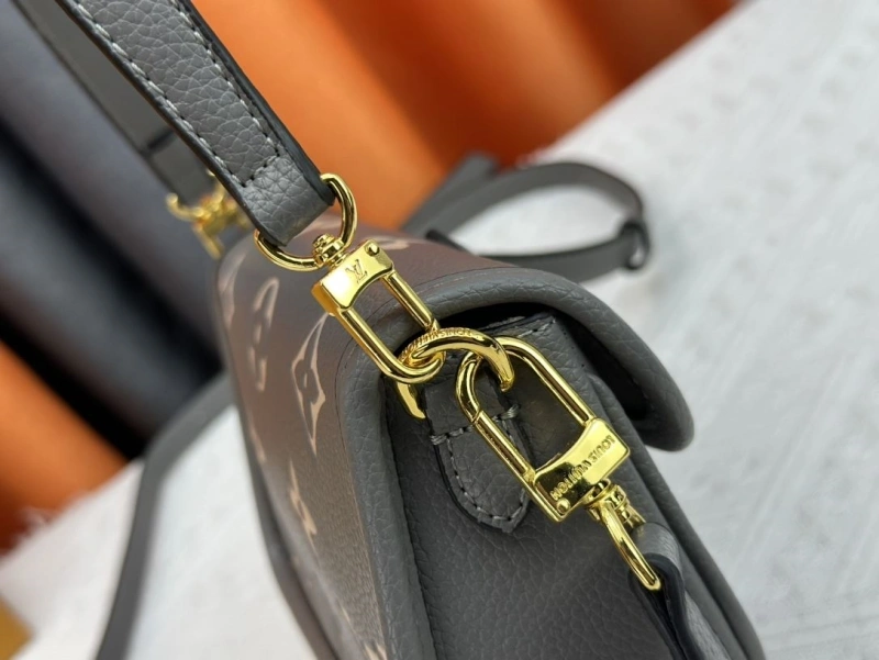 LV Satchel bags 4233H-0371