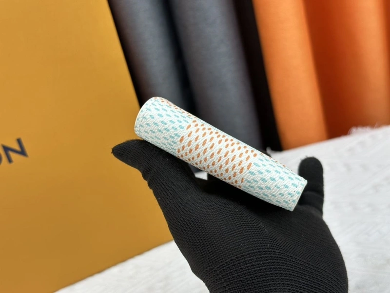 LV Wallets 4233H-0396