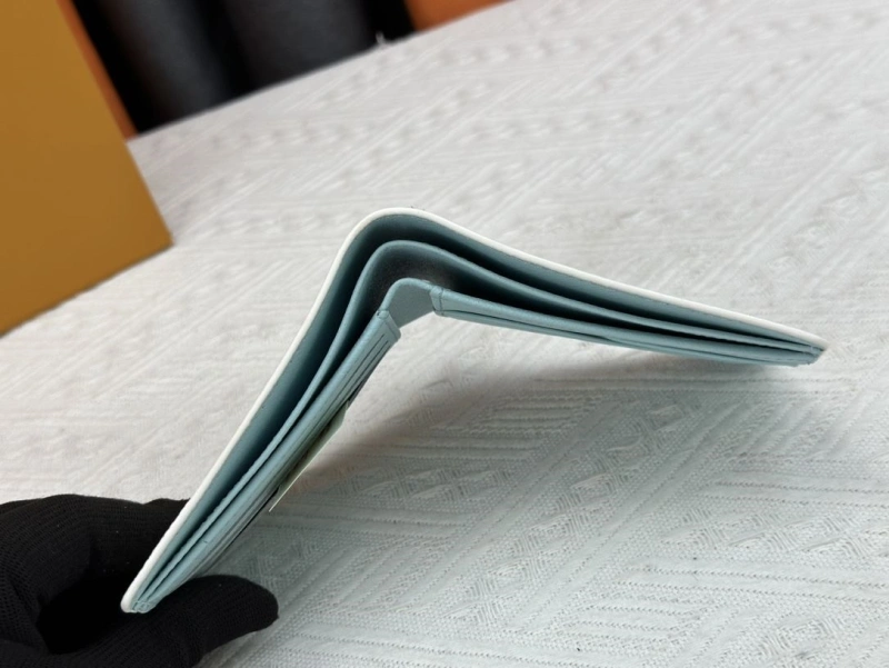 LV Wallets 4233H-0396