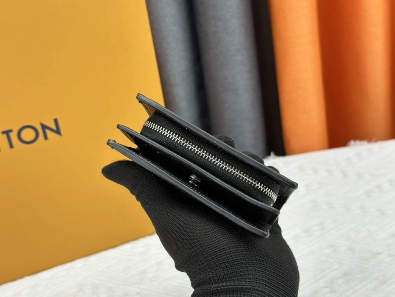 LV Wallets 4233H-0398