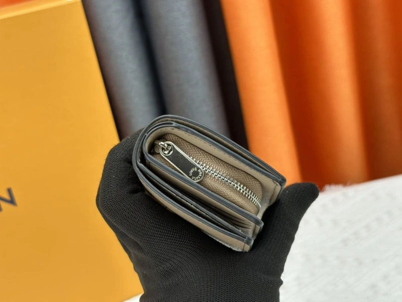 LV Wallets 4233H-0399