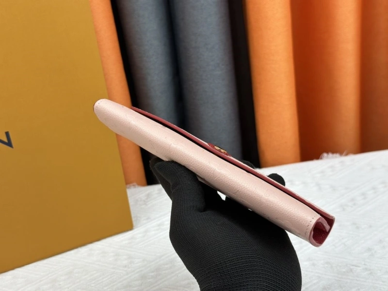 LV Wallets 4233H-0401