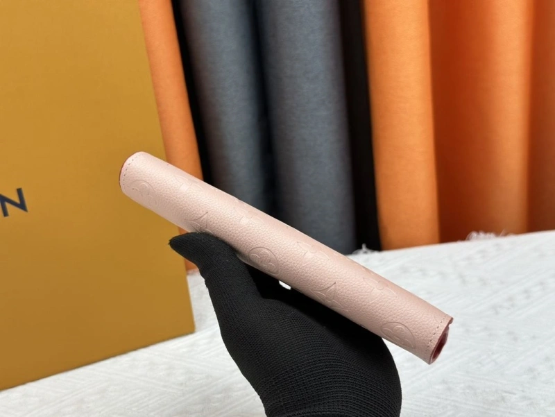 LV Wallets 4233H-0401