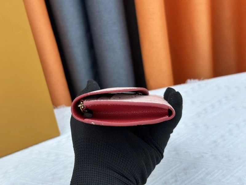 LV Wallets 4233H-0401