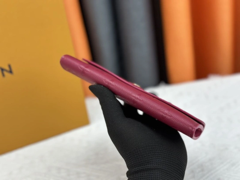 LV Wallets 4233H-0402