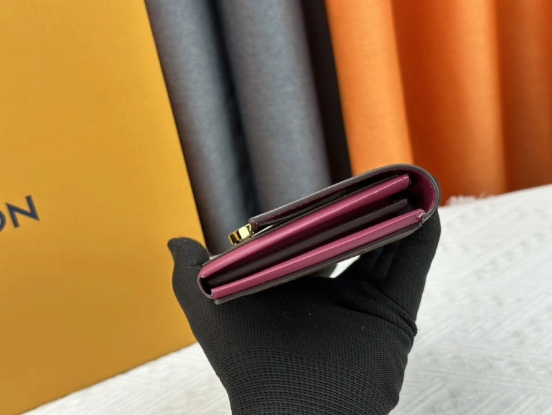 LV Wallets 4233H-0404