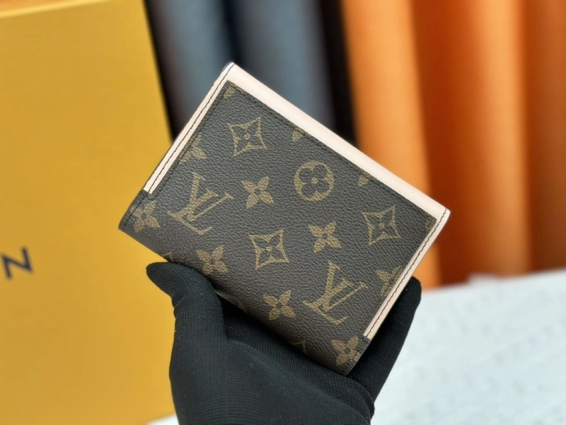 LV Wallets 4233H-0407