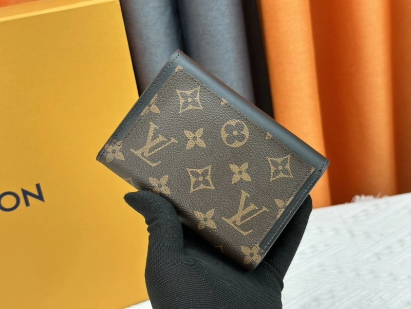 LV Wallets 4233H-0409