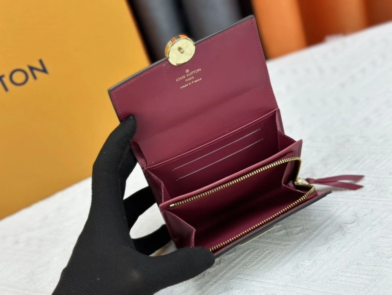 LV Wallets 4233H-0410