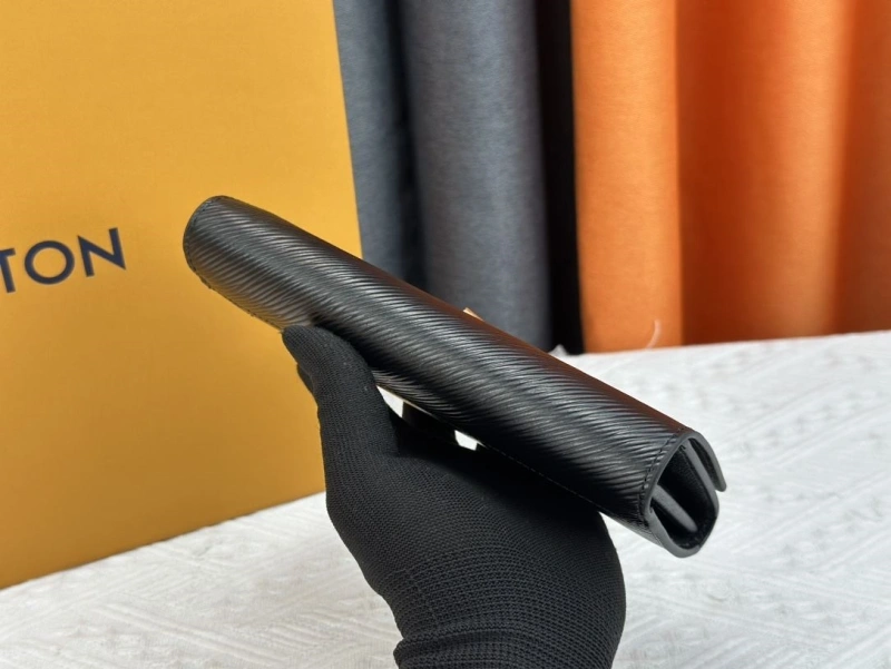 LV Wallets 4233H-0441