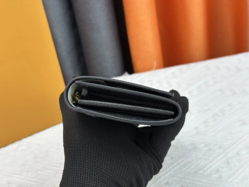 LV Wallets 4233H-0441