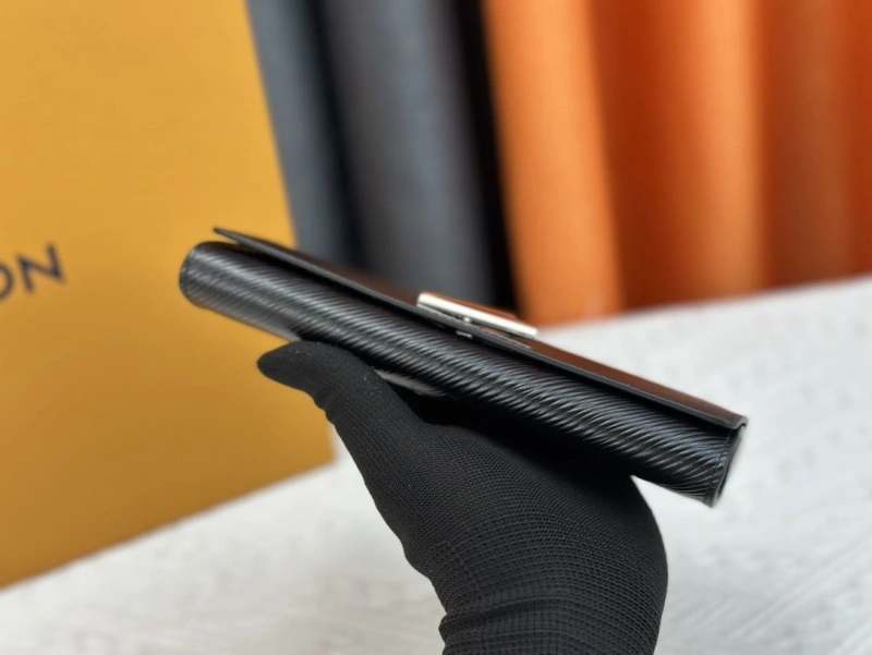 LV Wallets 4233H-0442