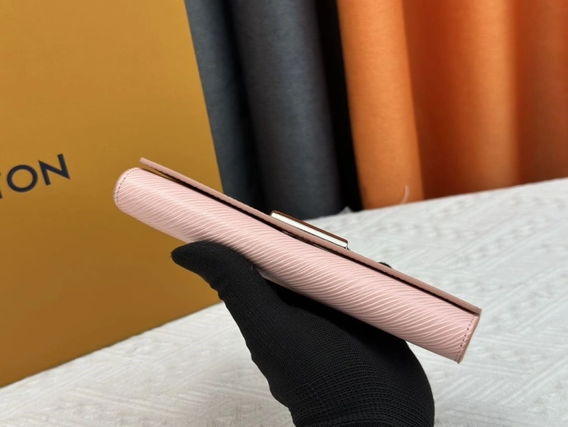 LV Wallets 4233H-0443