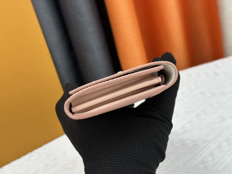 LV Wallets 4233H-0443