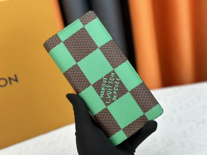 LV Wallets 4233H-0478