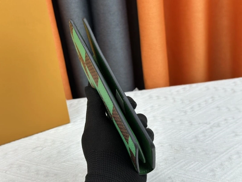 LV Wallets 4233H-0478