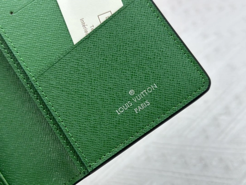 LV Wallets 4233H-0478