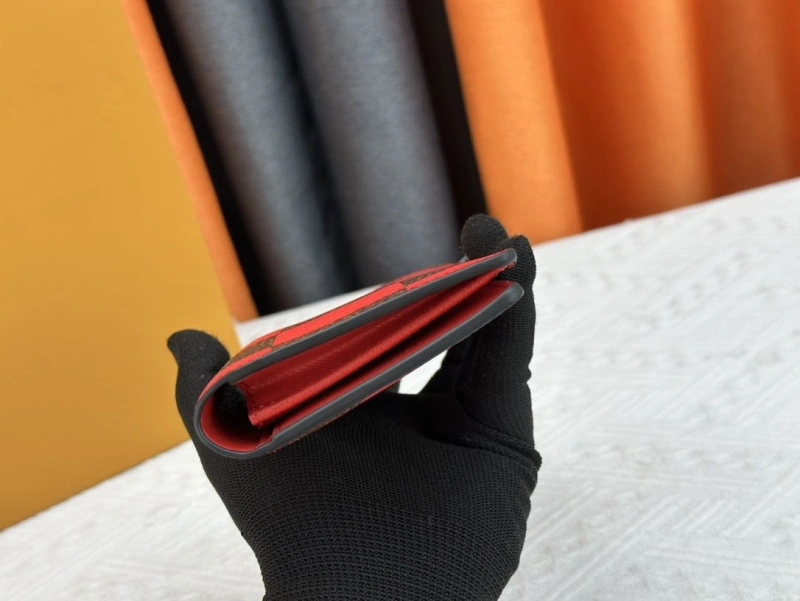 LV Wallets 4233H-0479