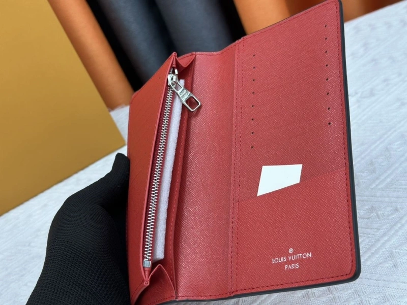 LV Wallets 4233H-0479