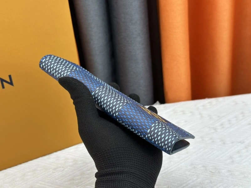 LV Wallets 4233H-0480