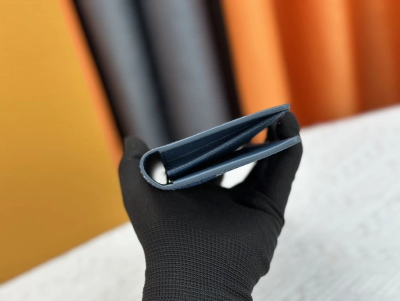 LV Wallets 4233H-0480