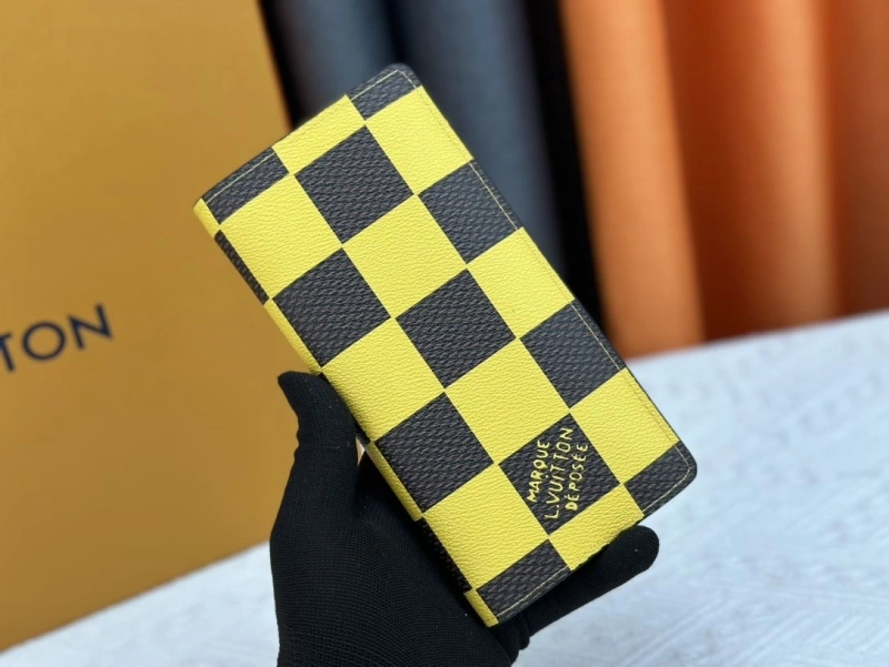 LV Wallets 4233H-0481