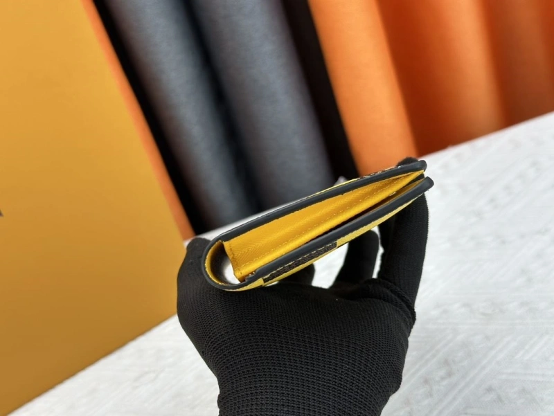 LV Wallets 4233H-0481