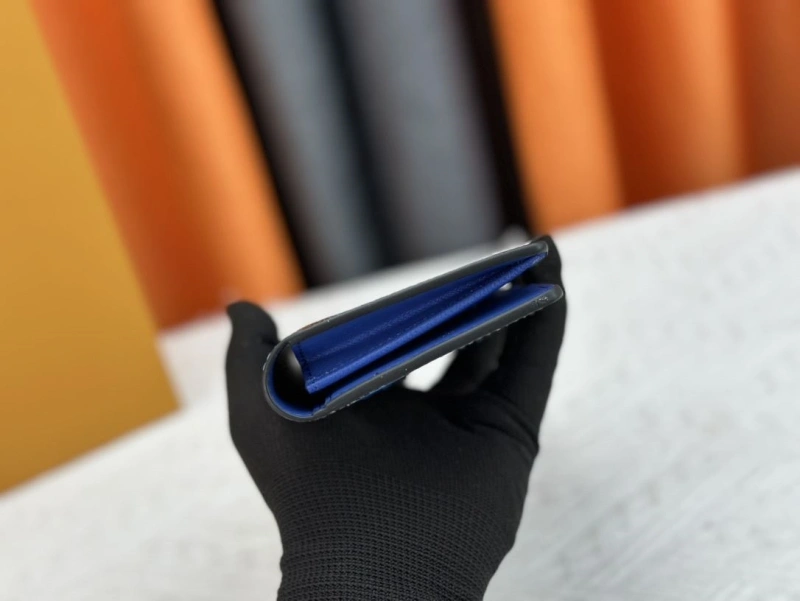 LV Wallets 4233H-0482