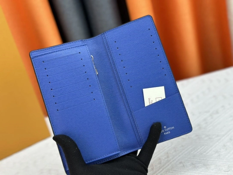 LV Wallets 4233H-0482